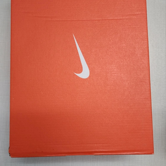 Nike ladies new size 7 - Picture 5 of 5